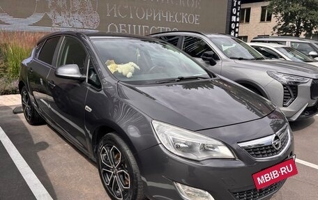 Opel Astra J, 2011 год, 600 000 рублей, 2 фотография