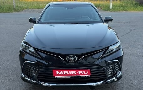 Toyota Camry, 2023 год, 3 700 000 рублей, 2 фотография