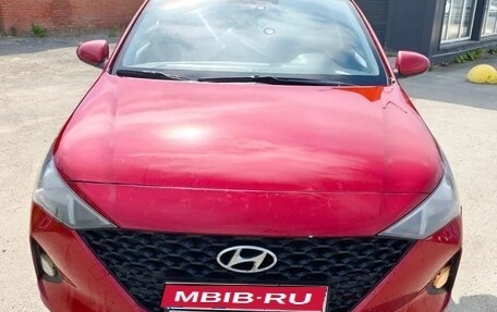 Hyundai Solaris II рестайлинг, 2021 год, 1 550 000 рублей, 1 фотография