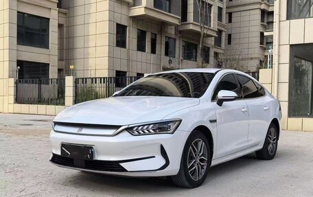 BYD Qin, 2023 год, 1 670 000 рублей, 2 фотография