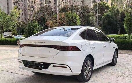 BYD Qin, 2023 год, 1 670 000 рублей, 4 фотография
