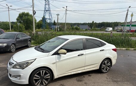 Hyundai Solaris II рестайлинг, 2015 год, 640 000 рублей, 2 фотография