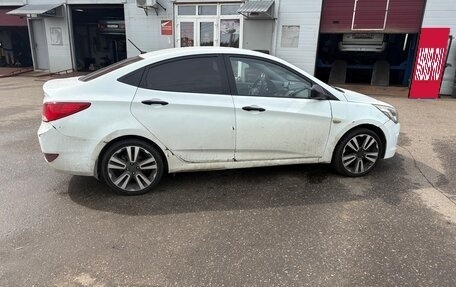 Hyundai Solaris II рестайлинг, 2015 год, 640 000 рублей, 4 фотография