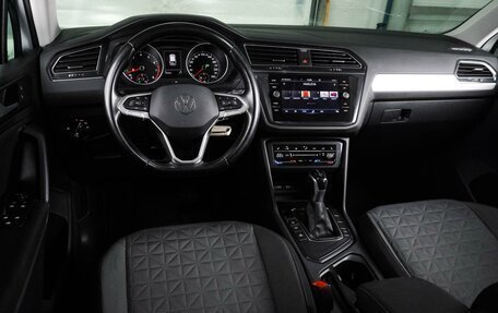 Volkswagen Tiguan II, 2021 год, 2 349 000 рублей, 6 фотография