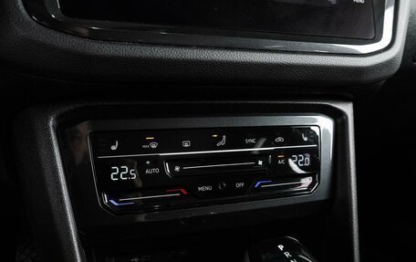 Volkswagen Tiguan II, 2021 год, 2 349 000 рублей, 19 фотография