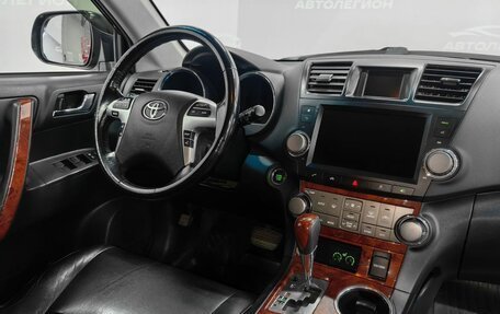 Toyota Highlander III, 2011 год, 1 900 000 рублей, 14 фотография