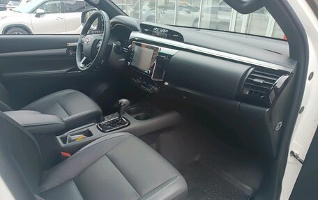 Toyota Hilux VIII, 2021 год, 6 110 000 рублей, 11 фотография