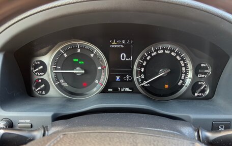 Toyota Land Cruiser 200, 2017 год, 7 300 000 рублей, 3 фотография