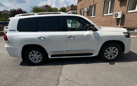 Toyota Land Cruiser 200, 2017 год, 7 300 000 рублей, 4 фотография