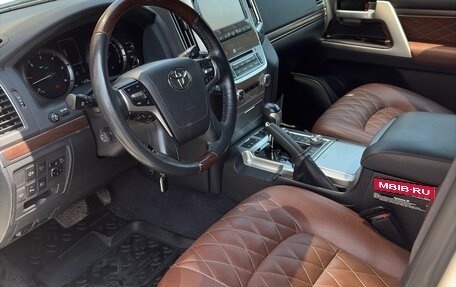 Toyota Land Cruiser 200, 2017 год, 7 300 000 рублей, 5 фотография