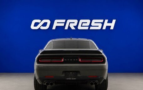 Dodge Challenger III рестайлинг 2, 2017 год, 3 649 050 рублей, 4 фотография