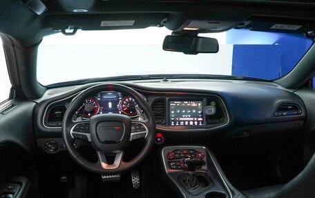 Dodge Challenger III рестайлинг 2, 2017 год, 3 649 050 рублей, 6 фотография