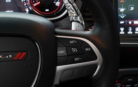 Dodge Challenger III рестайлинг 2, 2017 год, 3 649 050 рублей, 13 фотография