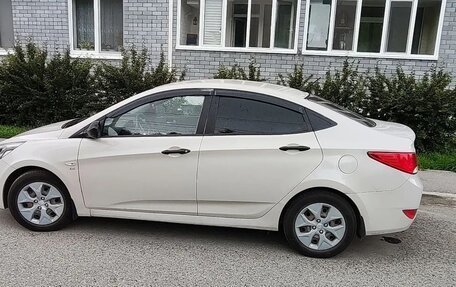 Hyundai Solaris II рестайлинг, 2015 год, 800 000 рублей, 4 фотография
