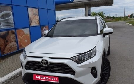 Toyota RAV4, 2020 год, 2 798 000 рублей, 3 фотография