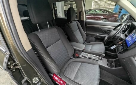 Mitsubishi Outlander III рестайлинг 3, 2016 год, 1 597 000 рублей, 13 фотография