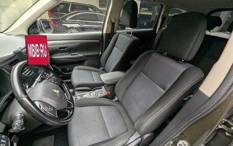 Mitsubishi Outlander III рестайлинг 3, 2016 год, 1 597 000 рублей, 10 фотография