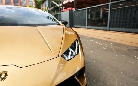 Lamborghini Huracán, 2018 год, 20 600 000 рублей, 10 фотография