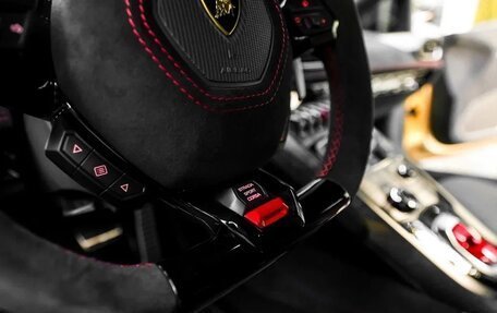 Lamborghini Huracán, 2018 год, 20 600 000 рублей, 21 фотография