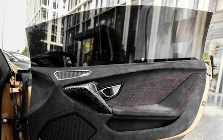 Lamborghini Huracán, 2018 год, 20 600 000 рублей, 24 фотография