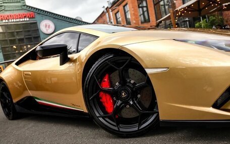 Lamborghini Huracán, 2018 год, 20 600 000 рублей, 14 фотография