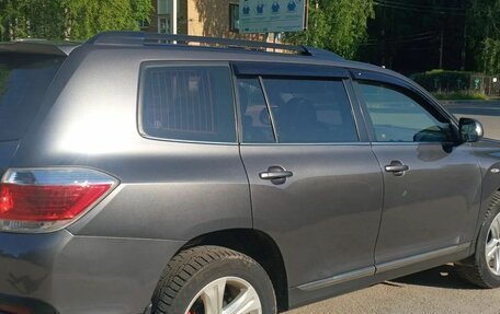 Toyota Highlander III, 2013 год, 1 800 000 рублей, 2 фотография
