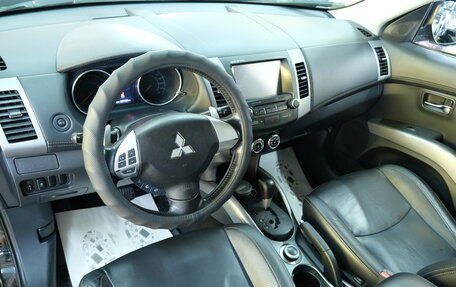 Mitsubishi Outlander III рестайлинг 3, 2011 год, 1 369 000 рублей, 12 фотография