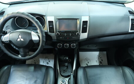 Mitsubishi Outlander III рестайлинг 3, 2011 год, 1 369 000 рублей, 15 фотография