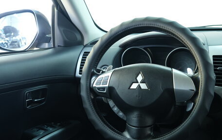 Mitsubishi Outlander III рестайлинг 3, 2011 год, 1 369 000 рублей, 14 фотография