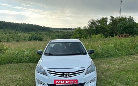 Hyundai Solaris II рестайлинг, 2014 год, 450 000 рублей, 2 фотография