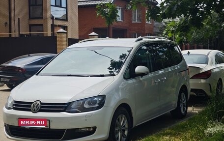 Volkswagen Sharan II, 2015 год, 1 550 000 рублей, 2 фотография