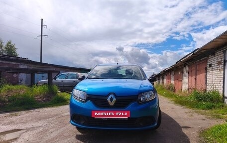 Renault Logan II, 2018 год, 650 000 рублей, 3 фотография