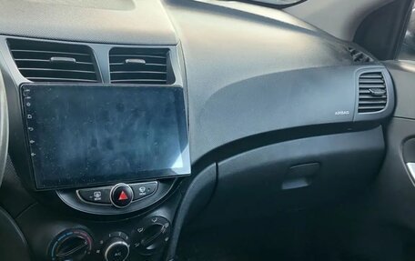 Hyundai Solaris II рестайлинг, 2015 год, 800 000 рублей, 5 фотография