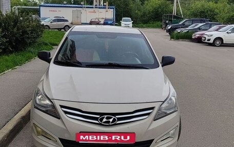 Hyundai Solaris II рестайлинг, 2015 год, 800 000 рублей, 3 фотография