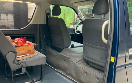 Toyota HiAce H200, 2011 год, 3 000 000 рублей, 5 фотография
