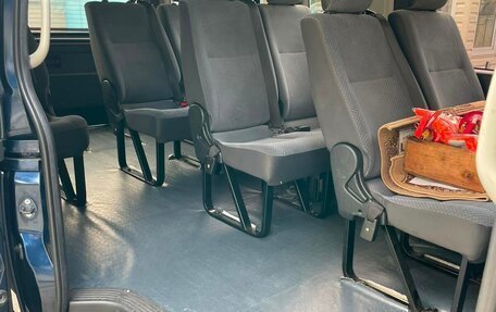 Toyota HiAce H200, 2011 год, 3 000 000 рублей, 4 фотография