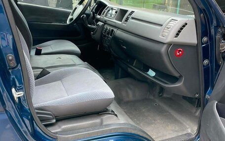 Toyota HiAce H200, 2011 год, 3 000 000 рублей, 3 фотография