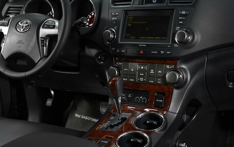 Toyota Highlander III, 2013 год, 1 685 000 рублей, 10 фотография