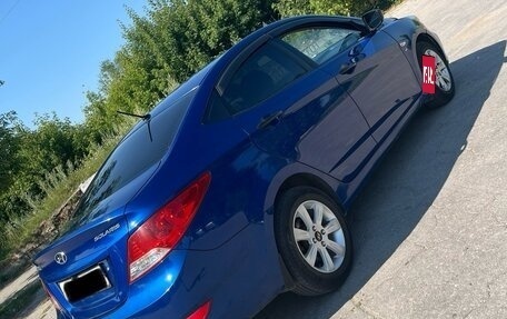 Hyundai Solaris II рестайлинг, 2012 год, 700 000 рублей, 3 фотография