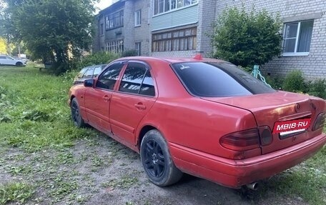 Mercedes-Benz E-Класс, 1999 год, 120 000 рублей, 2 фотография