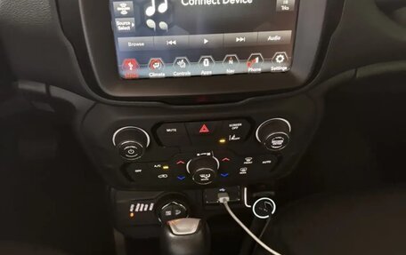 Jeep Renegade I рестайлинг, 2021 год, 2 350 000 рублей, 13 фотография