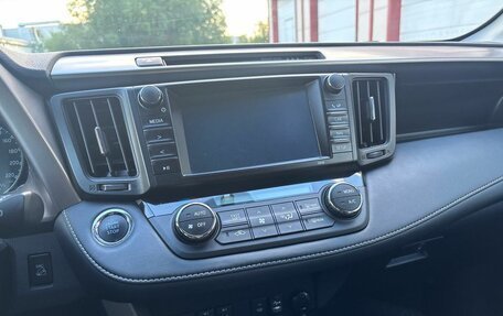 Toyota RAV4, 2018 год, 3 275 000 рублей, 12 фотография