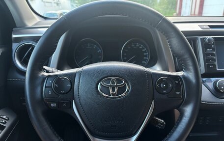 Toyota RAV4, 2018 год, 3 275 000 рублей, 10 фотография