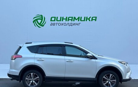 Toyota RAV4, 2018 год, 3 275 000 рублей, 4 фотография