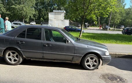 Mercedes-Benz C-Класс, 1995 год, 900 000 рублей, 3 фотография