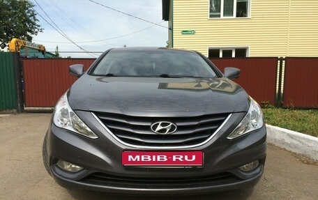 Hyundai Sonata VI, 2012 год, 650 000 рублей, 1 фотография