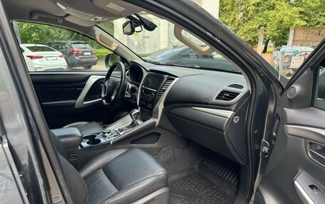Mitsubishi Pajero Sport III рестайлинг, 2018 год, 2 995 000 рублей, 6 фотография