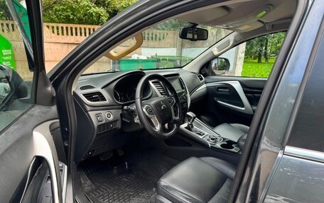 Mitsubishi Pajero Sport III рестайлинг, 2018 год, 2 995 000 рублей, 13 фотография