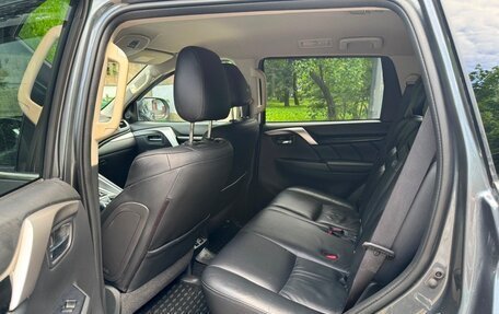Mitsubishi Pajero Sport III рестайлинг, 2018 год, 2 995 000 рублей, 3 фотография