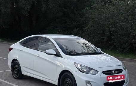 Hyundai Solaris II рестайлинг, 2012 год, 830 000 рублей, 2 фотография